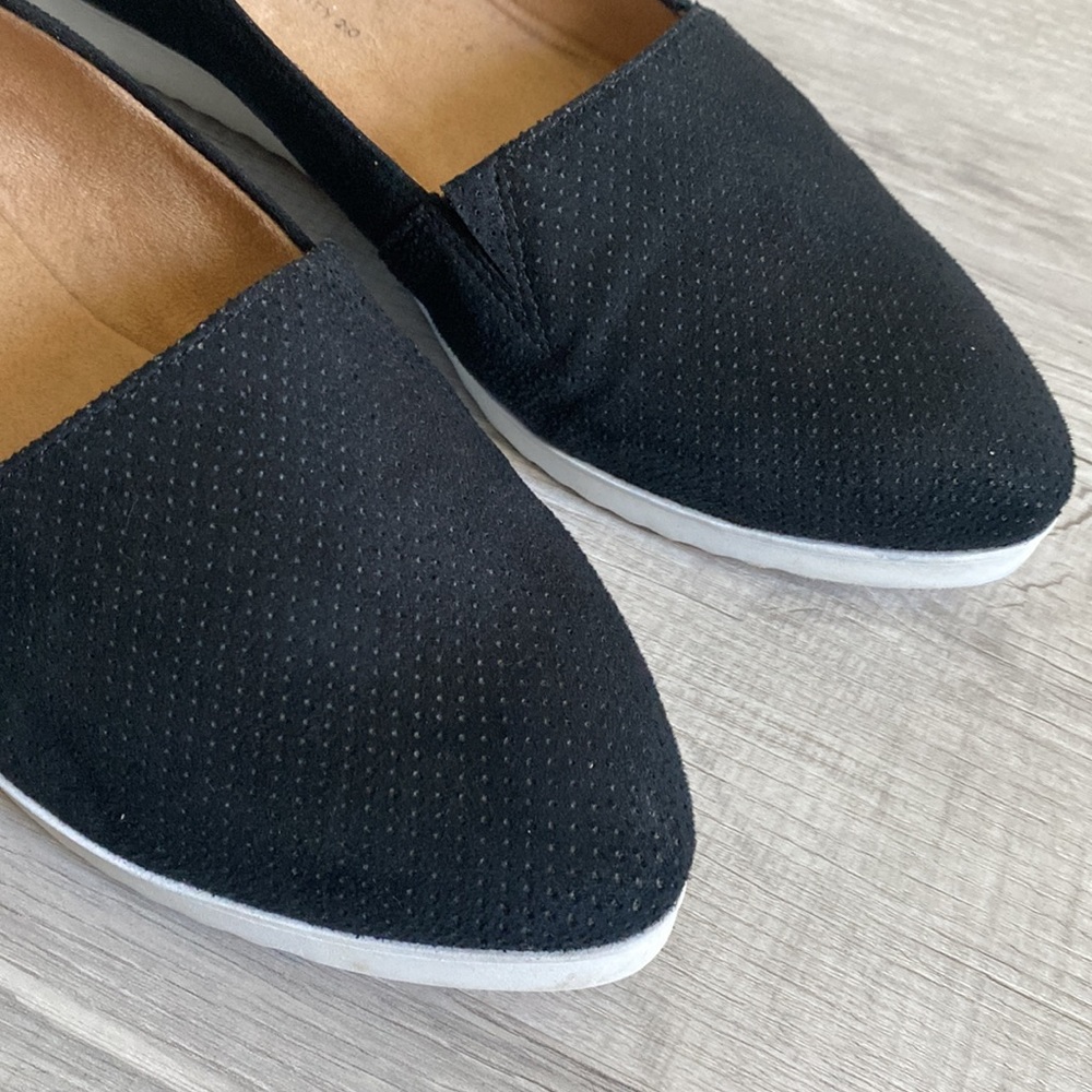 Black & White Flats - Picture 3 of 6